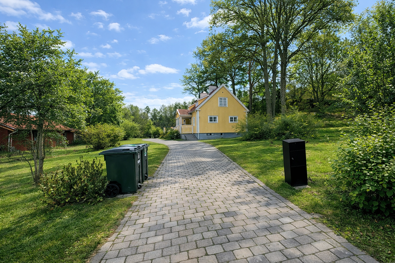 Solvägen 17, Tumba – bild 1